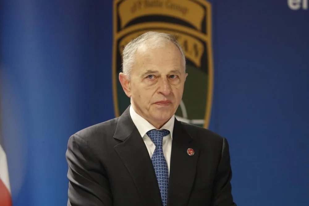 0c1292f49581f155e3152f4811e870c4-6