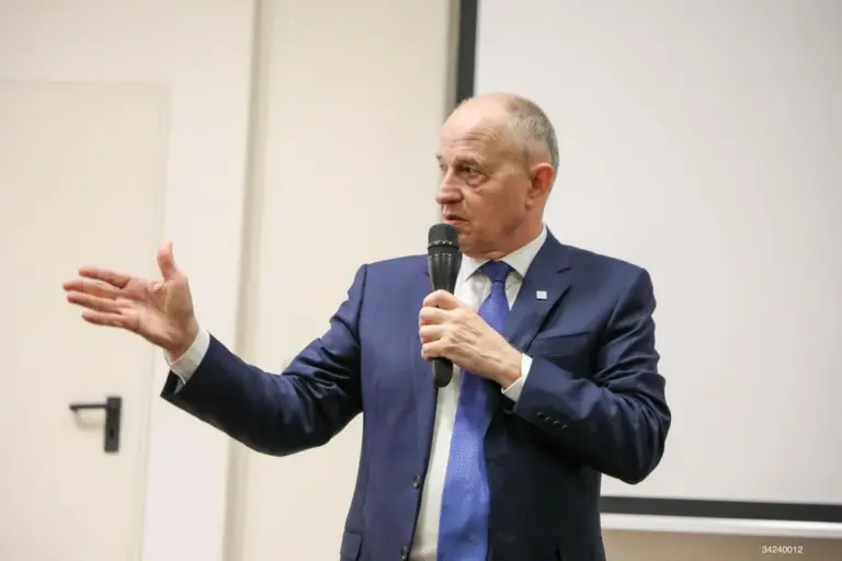 fccb0a7e396448020ebdfc0b1877f53f