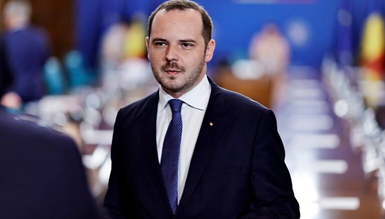 7071338903dfdc4bc5117706904bd77b-1