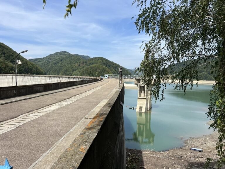 3b72f447101ad12c1c7c81b92fad050e