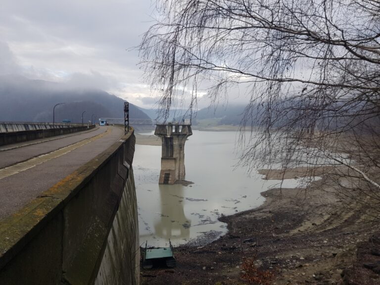 8a336a7ad54a08fb52e79f3c5a6ccec3